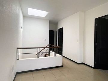 CASA EN CONDOMINIO A 25 MIN DE SANTA FE, CON JARDIN Y 3 RECAMARAS