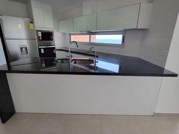Departamento en venta primera línea al Mar, sector playa Murciélago, Cerca al Mall del Pacífico  Manta Ecuador