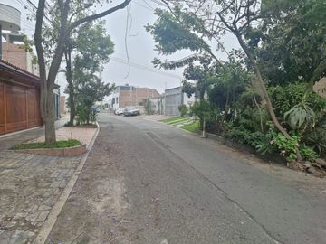 La Molina, Venta de Casa de AT:191M2 AC:294M2 a $280,000 en Calle Rio de la Plata MZFL1 Lote 10 Urb. Las Praderas de La MolinaLa Molina, Venta