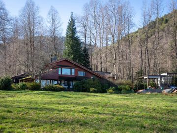 Se Vende Hermoso Predio de 230ha en Pucón cruzado por el río Carhuello y vista al Volcán Villarrica, Quetrupillán y Lanin