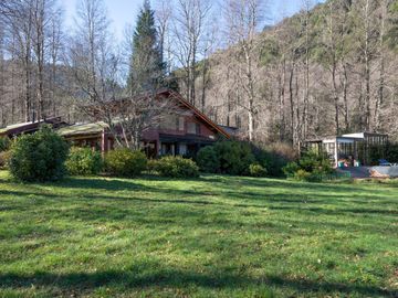 Se Vende Hermoso Predio de 230ha en Pucón cruzado por el río Carhuello y vista al Volcán Villarrica, Quetrupillán y Lanin