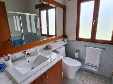 Casa 463 m2. + Terreno 3.103 m2. (Sector Pifo)