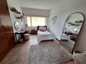 Casa 463 m2. + Terreno 3.103 m2. (Sector Pifo)
