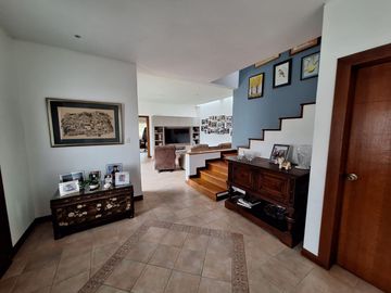 Casa 463 m2. + Terreno 3.103 m2. (Sector Pifo)