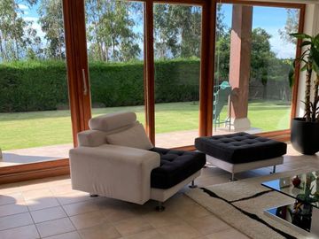 Casa 463 m2. + Terreno 3.103 m2. (Sector Pifo)