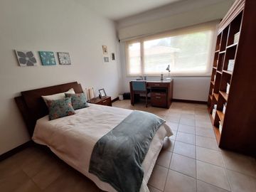 Casa 463 m2. + Terreno 3.103 m2. (Sector Pifo)