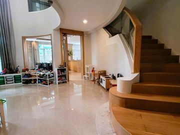บ้านเดี่ยวสุดหรู ในราคาสุดคุ้ม!! ขาย! บ้านเดี่ยวหลังมุม ใกล้ส่วนกลาง หมู่บ้าน นาราสิริ สาทร-วงแหวนฯ สภาพดี สวย น่าอยู่ มีความเป็นส่วนตัว โครงการติดถนน