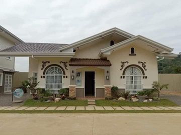 House for SALE Royal Palms Subdivision, Toledo Cebu