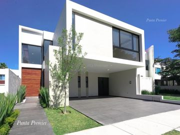 Coto Los Olivos Casa Nueva de Lujo en Venta Zona Real Valle Real Zapopan