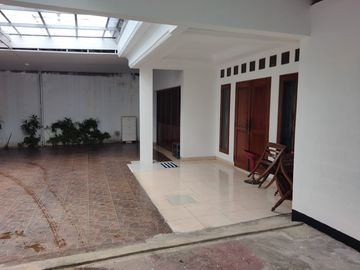 Dijual Rumah Murah Hitung Tanah di Kemang Timur Jakarta Selatan