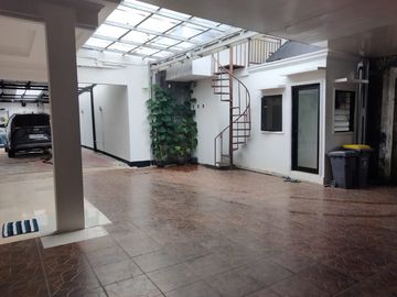 Dijual Rumah Murah Hitung Tanah di Kemang Timur Jakarta Selatan