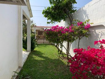 Salinas Vendo hermosa casa de 1 planta  (J Luna)