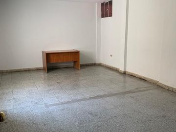 VENDO CASA DE TRES PISOS  EN LA URB. MAGISTRAL - PIURA