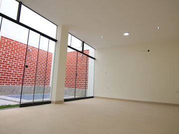 HERMOSA CASA DE ESTRENO CON PISCINA EN VENTA - URB. MIRAFLORES COUNTRY CLUB 1 - PIURA