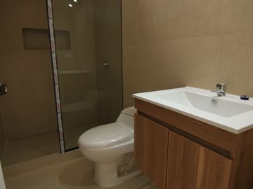 HERMOSA CASA DE ESTRENO CON PISCINA EN VENTA - URB. MIRAFLORES COUNTRY CLUB 1 - PIURA