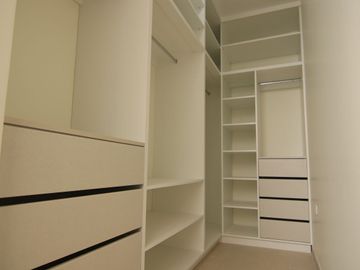 HERMOSA CASA DE ESTRENO CON PISCINA EN VENTA - URB. MIRAFLORES COUNTRY CLUB 1 - PIURA