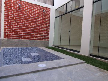HERMOSA CASA DE ESTRENO CON PISCINA EN VENTA - URB. MIRAFLORES COUNTRY CLUB 1 - PIURA