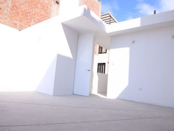HERMOSA CASA DE ESTRENO CON PISCINA EN VENTA - URB. MIRAFLORES COUNTRY CLUB 1 - PIURA