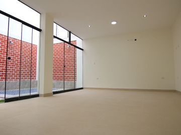 HERMOSA CASA DE ESTRENO CON PISCINA EN VENTA - URB. MIRAFLORES COUNTRY CLUB 1 - PIURA