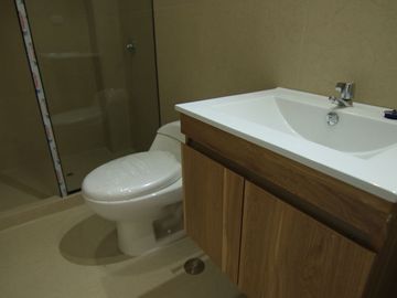 HERMOSA CASA DE ESTRENO CON PISCINA EN VENTA - URB. MIRAFLORES COUNTRY CLUB 1 - PIURA
