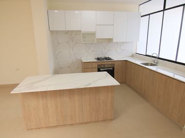HERMOSA CASA DE ESTRENO CON PISCINA EN VENTA - URB. MIRAFLORES COUNTRY CLUB 1 - PIURA