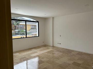 VENDO HERMOSA CASA EN LOS PARQUES