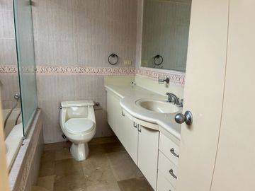 VENDO HERMOSA CASA EN LOS PARQUES