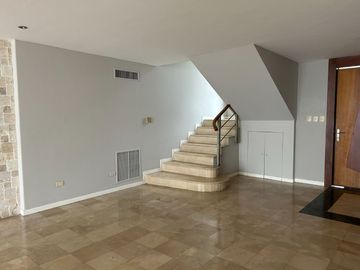 VENDO HERMOSA CASA EN LOS PARQUES