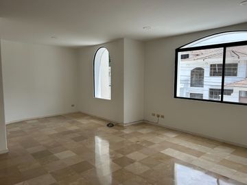VENDO HERMOSA CASA EN LOS PARQUES
