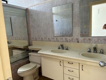 VENDO HERMOSA CASA EN LOS PARQUES