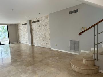 VENDO HERMOSA CASA EN LOS PARQUES