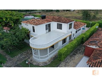 ESPECTACULAR CASA EN CONDOMINIO DE ANAPOIMA
