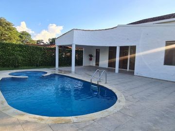 ESPECTACULAR CASA EN CONDOMINIO DE ANAPOIMA