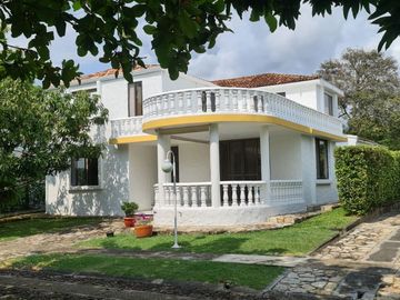 ESPECTACULAR CASA EN CONDOMINIO DE ANAPOIMA