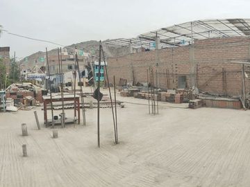 OPORTUNIDAD !! Amplia Casa En Venta !!! A La Altura De La Cdra. 18 De Av. Gran Chimú