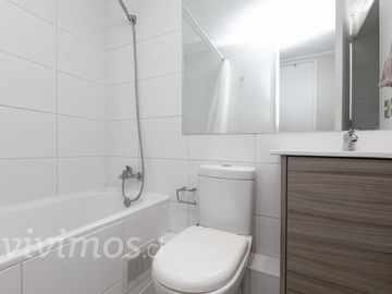 3 Dormitorios + 2 baños + Estacionamiento en Santiago Centro, Metro Santa Ana.