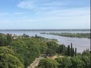 Excepcional semipiso con vista al río Paraná