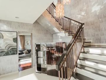 Duplex Penthouse Baan Ratprasong 4 beds 5 baths 1 maid room, 381 sqm.