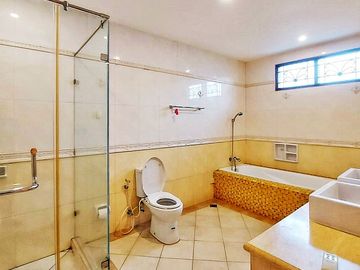 Dijual Rumah Dalam Komplek Elite Area Sekitar Patra Jakarta Selatan