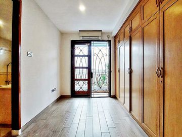 Dijual Rumah Dalam Komplek Elite Area Sekitar Patra Jakarta Selatan