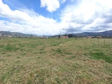 TERRENOS DE OPORTUNIDAD DE 5.400m2 EN EL CRUCE DE CUMBE