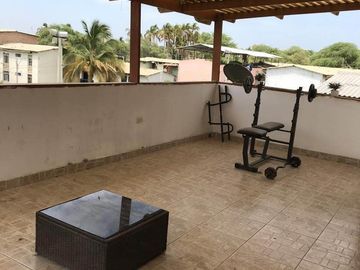 VENDO DEPARTAMENTO DUPLEX AL COSTADO  DE LA URB. 4 DE ENERO - PIURA