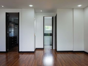Exclusiva casa contemporanea en Alcaravan Conjunto Cerrado. Pinares. Pereira - Colombia.