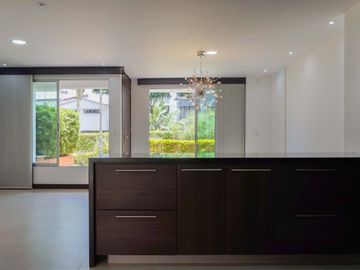 Exclusiva casa contemporanea en Alcaravan Conjunto Cerrado. Pinares. Pereira - Colombia.