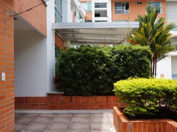 Exclusiva casa contemporanea en Alcaravan Conjunto Cerrado. Pinares. Pereira - Colombia.