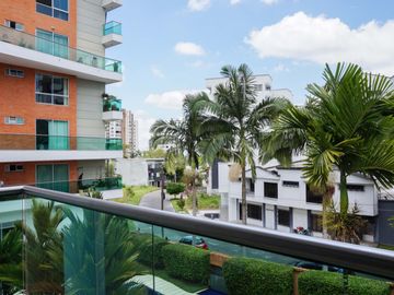Exclusiva casa contemporanea en Alcaravan Conjunto Cerrado. Pinares. Pereira - Colombia.