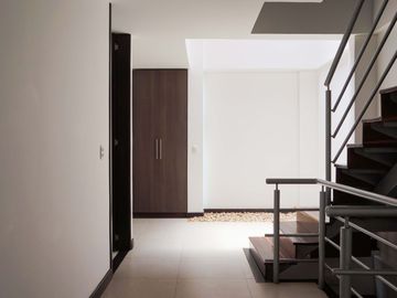 Exclusiva casa contemporanea en Alcaravan Conjunto Cerrado. Pinares. Pereira - Colombia.
