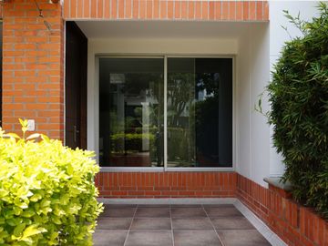 Exclusiva casa contemporanea en Alcaravan Conjunto Cerrado. Pinares. Pereira - Colombia.