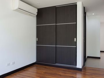 Exclusiva casa contemporanea en Alcaravan Conjunto Cerrado. Pinares. Pereira - Colombia.