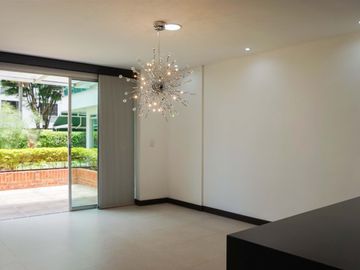 Exclusiva casa contemporanea en Alcaravan Conjunto Cerrado. Pinares. Pereira - Colombia.